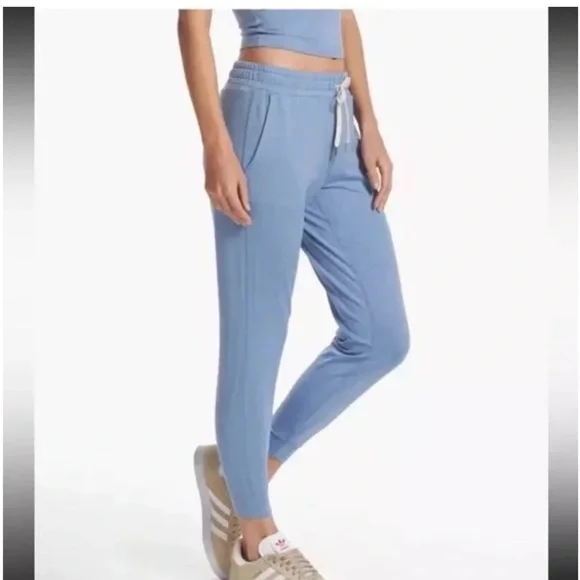 Vuori Performance Joggers in Isle Blue Heather - Picture 2 of 5